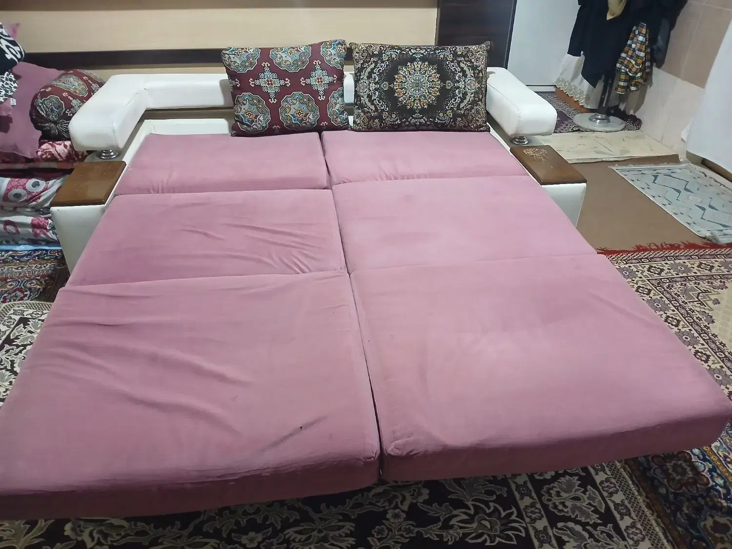 یک عدد مبل راحتی که به فروش می رسد|مبلمان خانگی و میز عسلی|اصفهان, شاهد|دیوار