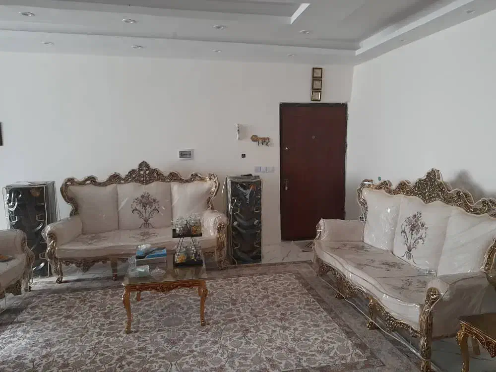 مبل سلطنتی و جلو مبلی|مبلمان خانگی و میز عسلی|پرند, فاز ۶|دیوار