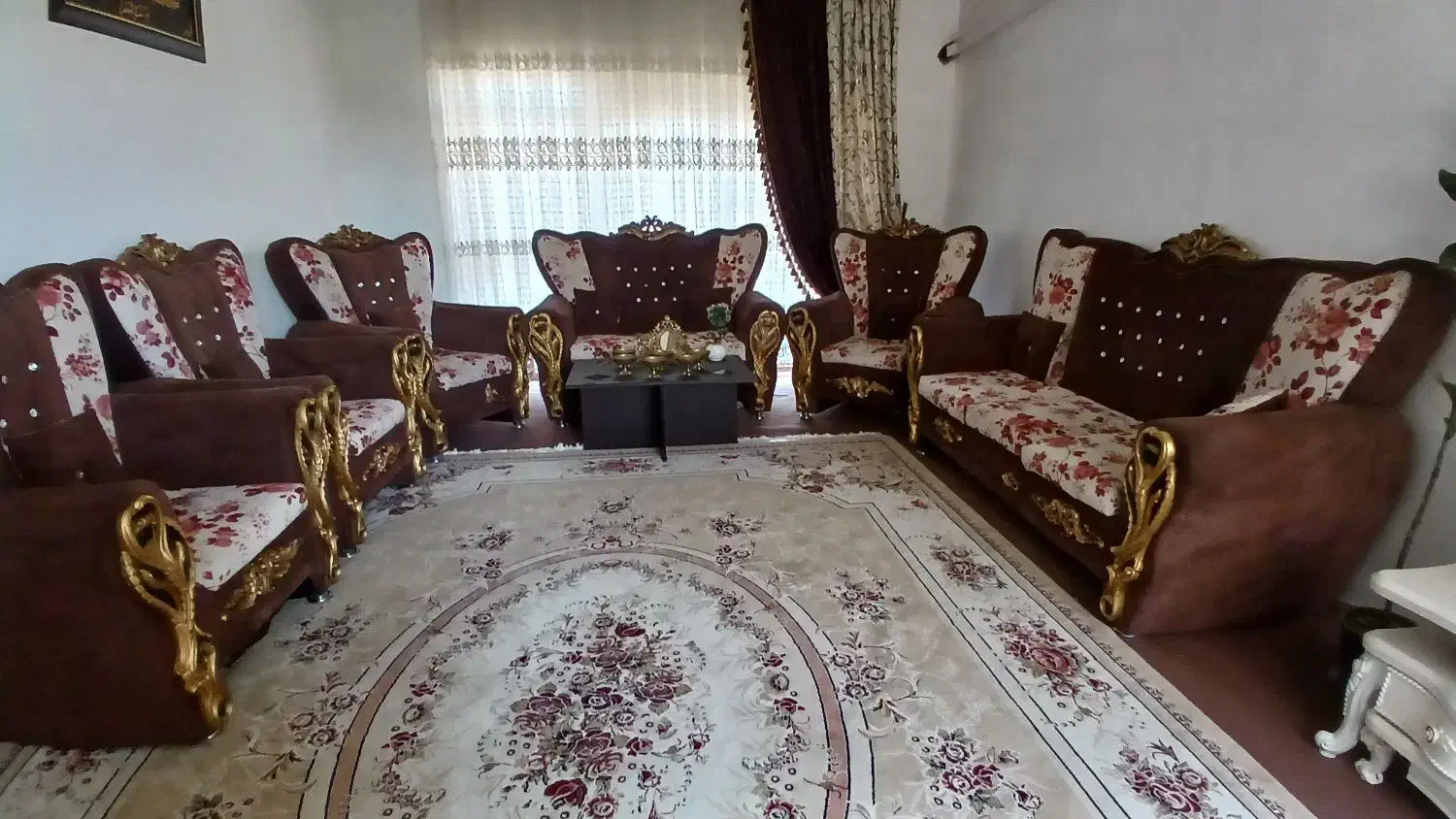 مبل راحتی طرح سلطنتی|مبلمان خانگی و میز عسلی|رباط‌کریم, شهرک والفجر|دیوار