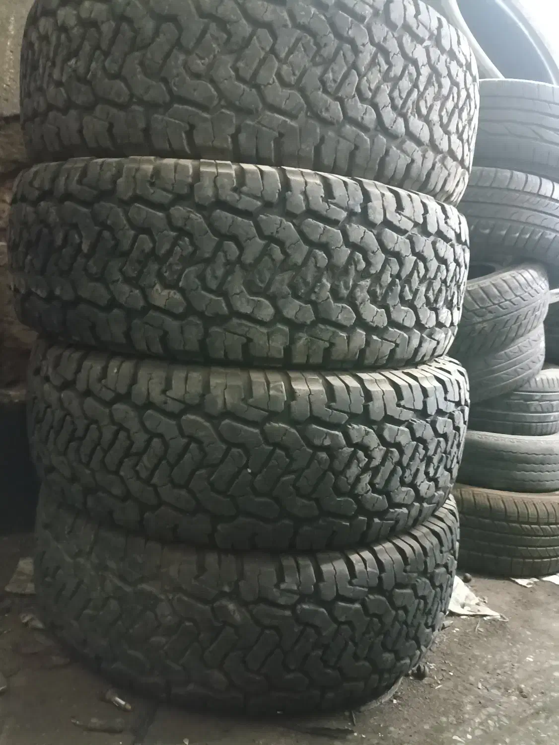 لاستیک پهن پاترول|قطعات یدکی و لوازم جانبی|رفسنجان, |دیوار