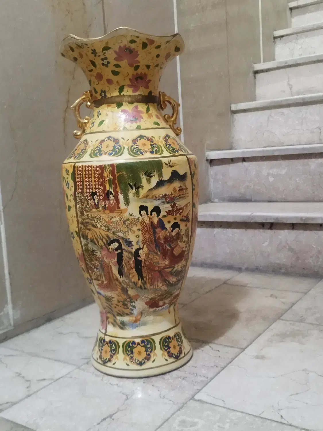 گلدان کاملا سالم چینی|مجسمه، تندیس، ماکت|تهران, بلورسازی|دیوار