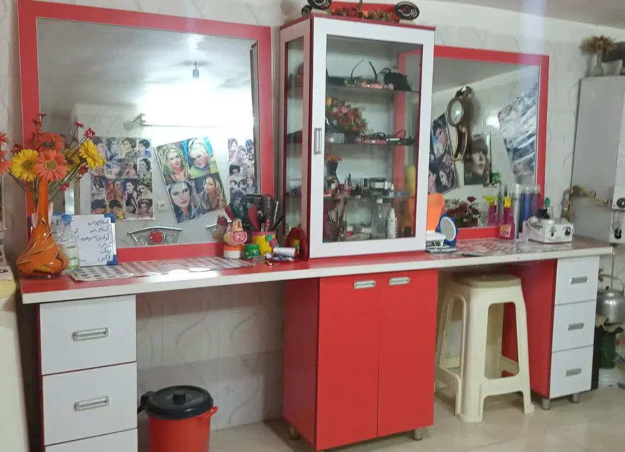 کمد و ویترین و صندلی چرم نو|بوفه، ویترین، کنسول|مشکیندشت, |دیوار