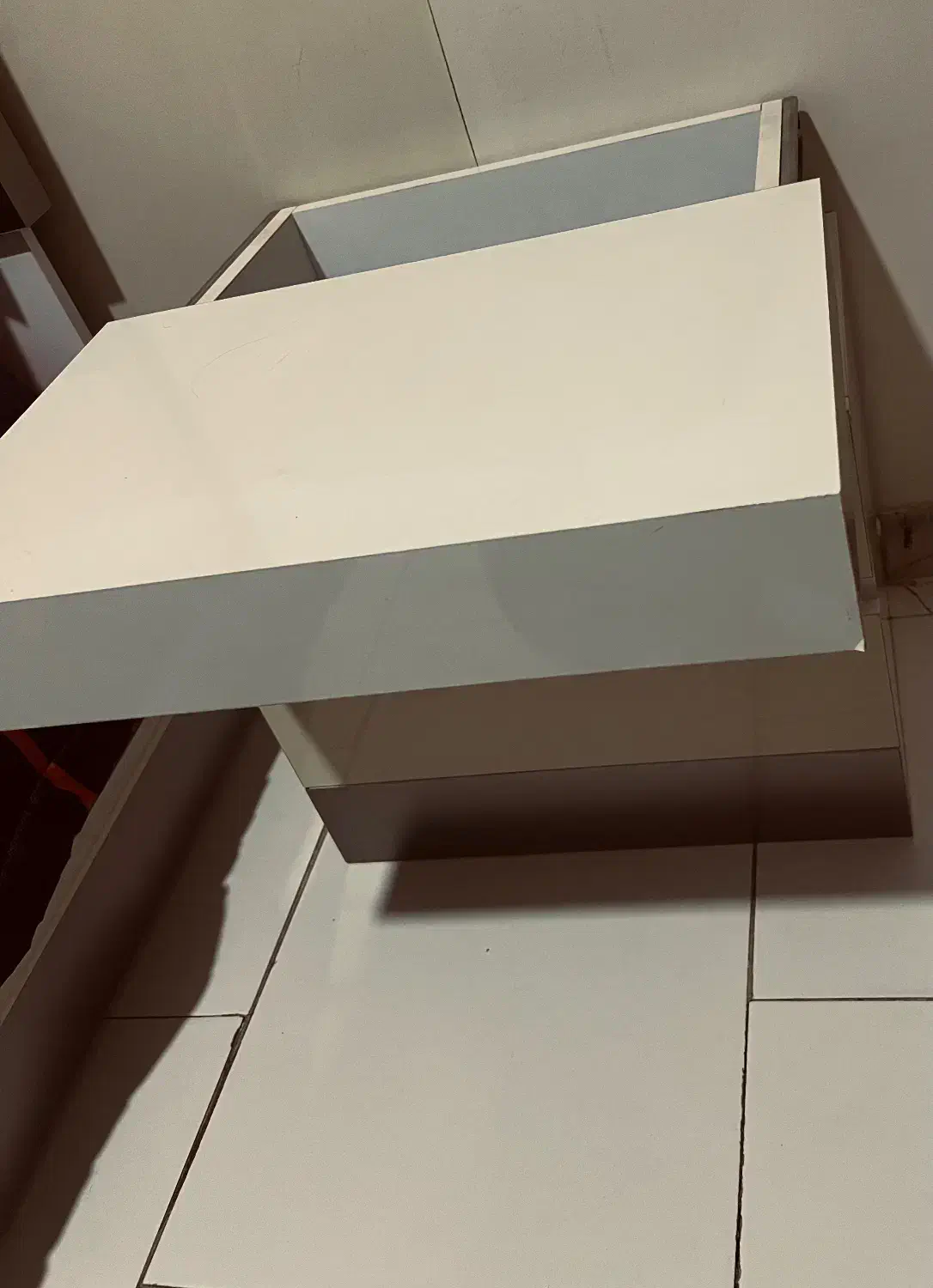 یک عدد پاتختی و صندلی آرایش|تخت و سرویس خواب|تهران, سلسبیل شمالی|دیوار