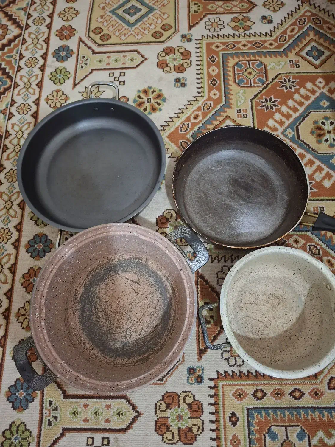 قابلمه وماهی تابه|ظروف پختوپز|گنبد کاووس, |دیوار