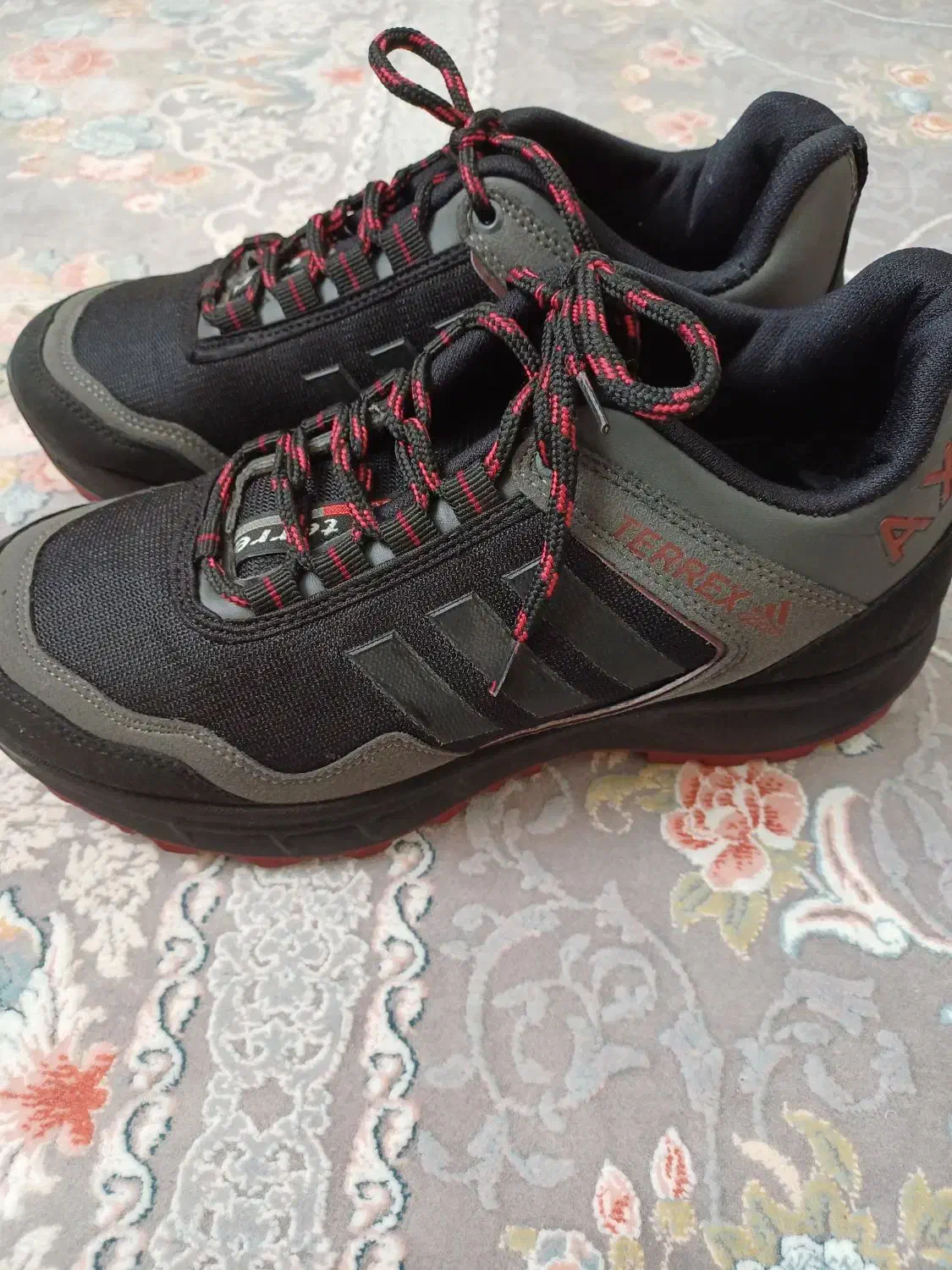 کتونی سایز ۴۲ و۳۹|کیف، کفش، کمربند|اشتهارد, |دیوار