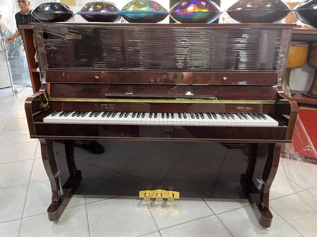 پیانو همراه با صندلی|پیانو، کیبورد، آکاردئون|نسیم‌شهر, |دیوار