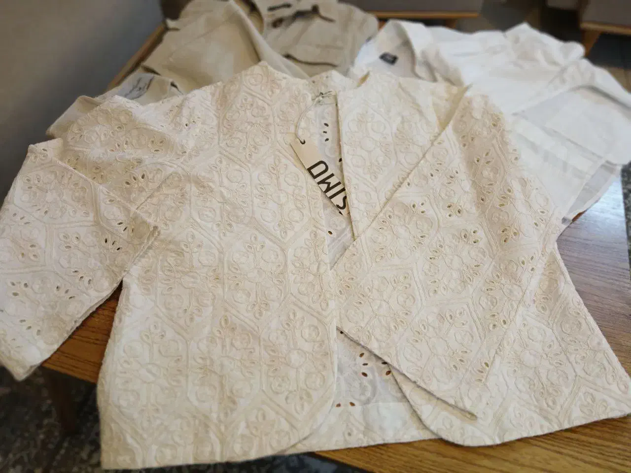 کت مجلسی|لباس|اصفهان, شفق|دیوار