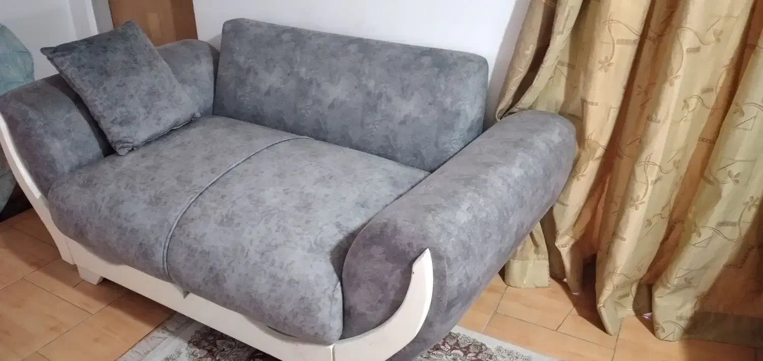 مبل ۵ نفره کلاسیک|مبلمان خانگی و میز عسلی|قائم‌شهر, |دیوار