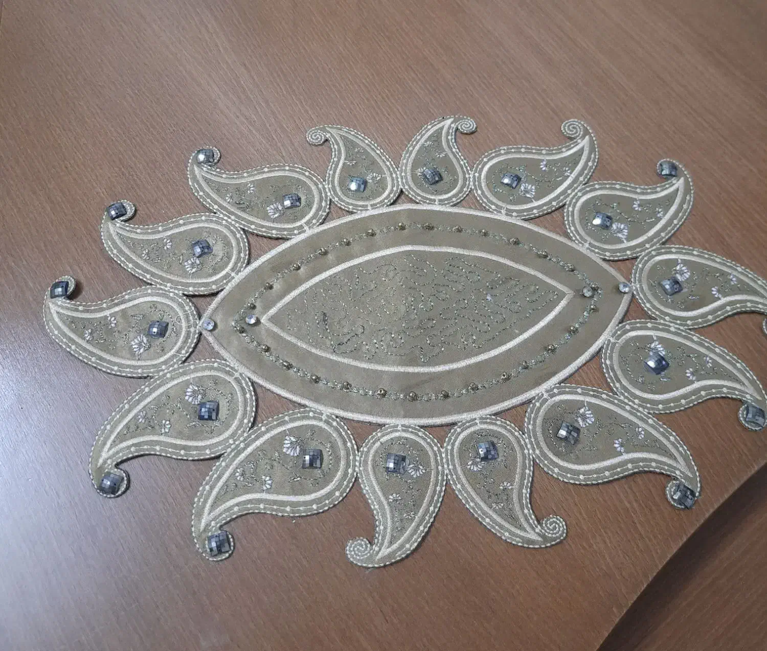 میز پذیرایی با رومیزی|مبلمان خانگی و میز عسلی|خمینی‌شهر, |دیوار