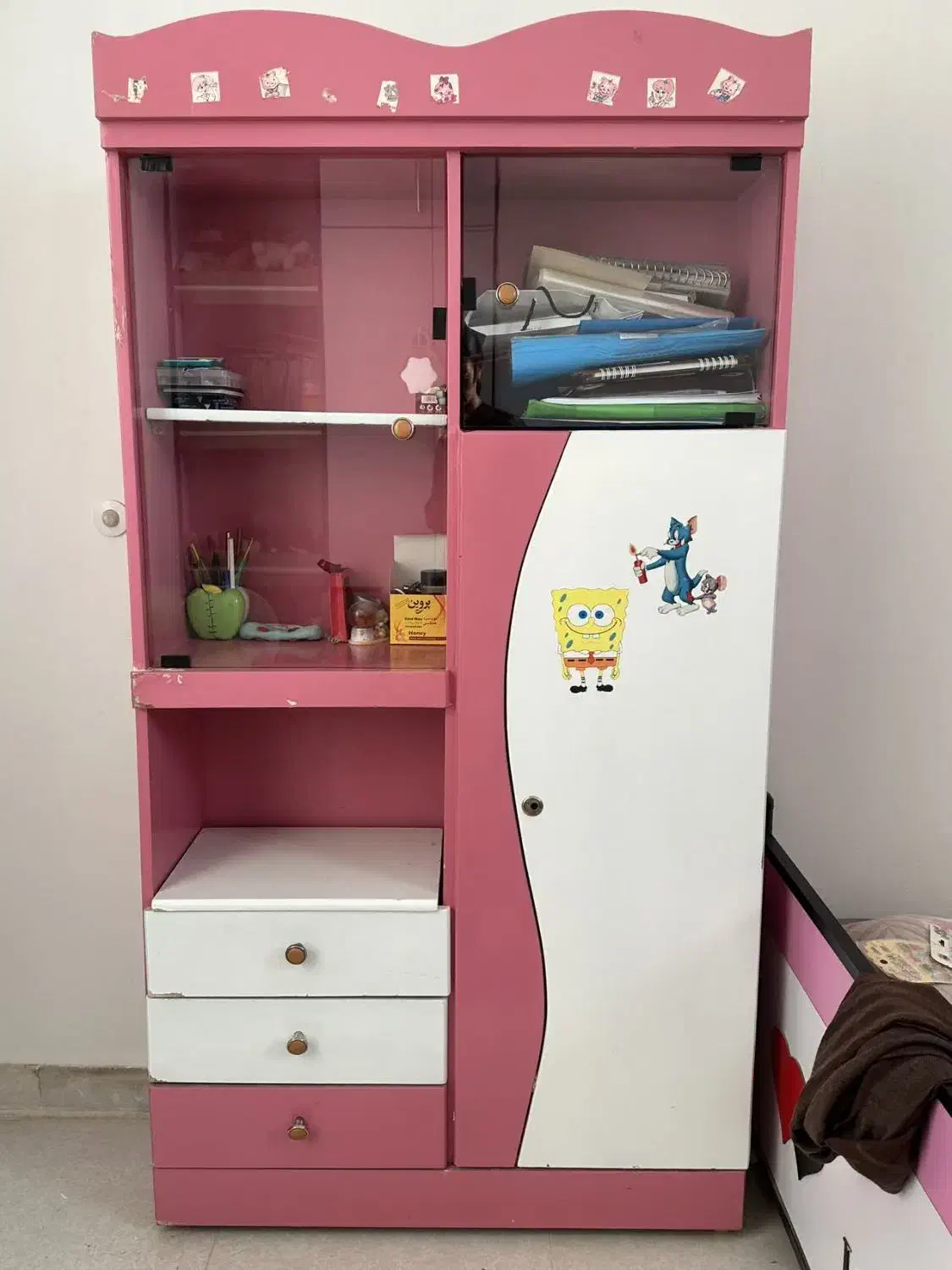 کمد نوجوان|جاکفشی، کمد، دراور|بافت, |دیوار