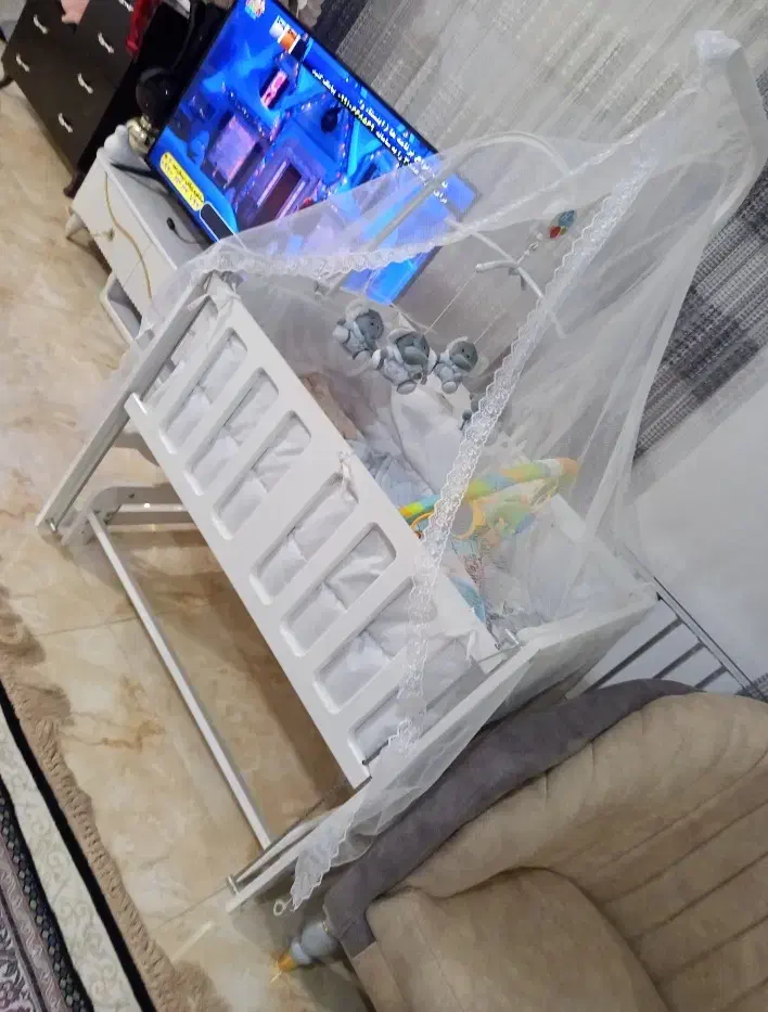 گهواره کودک در حد نو|تخت و صندلی بچه|شهریار, شهرک مصطفی خمینی|دیوار