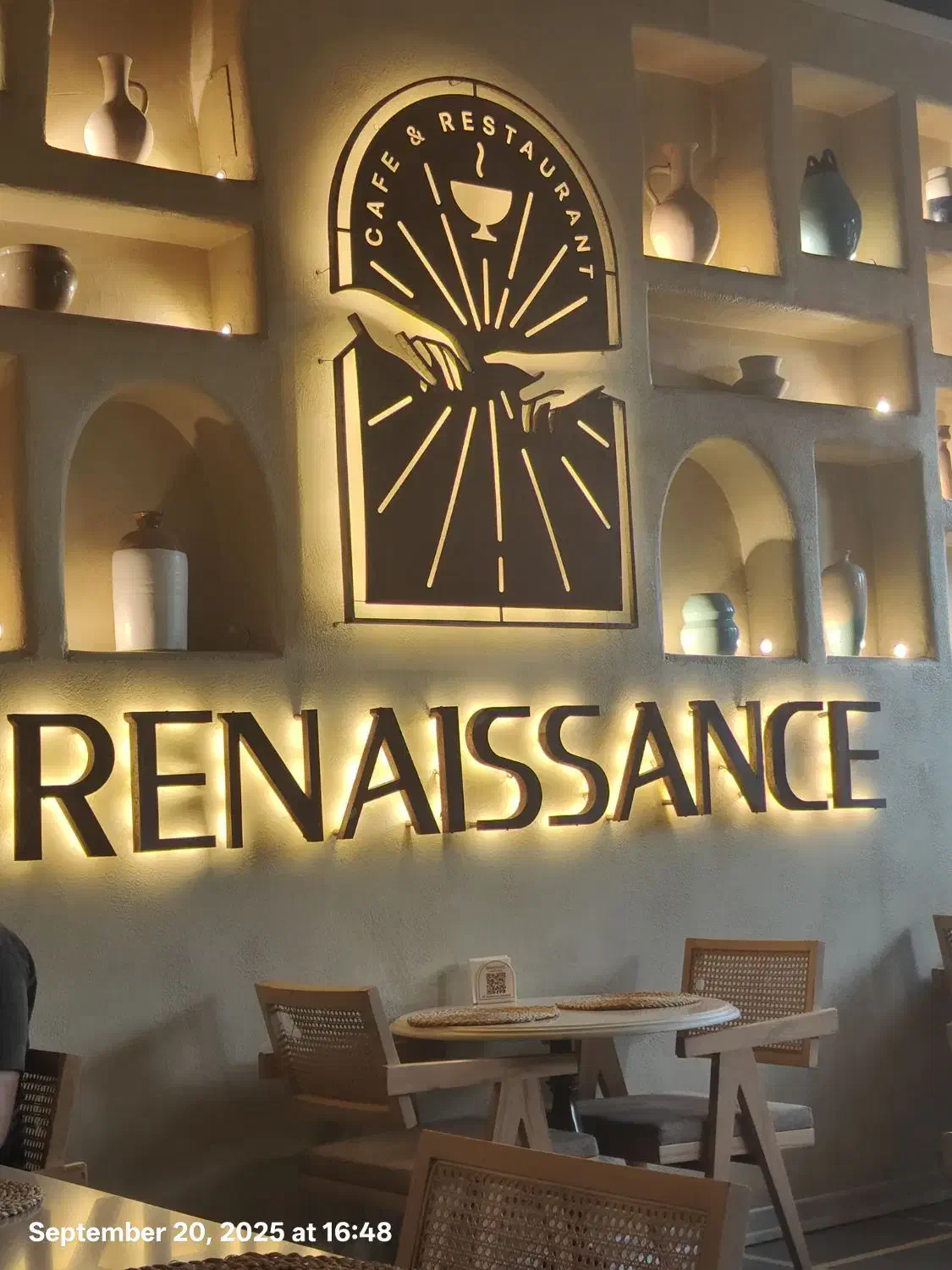 ویتر و ویترس شیفت عصر|استخدام خدمات فروشگاه و رستوران|تهران, شهرک غرب|دیوار