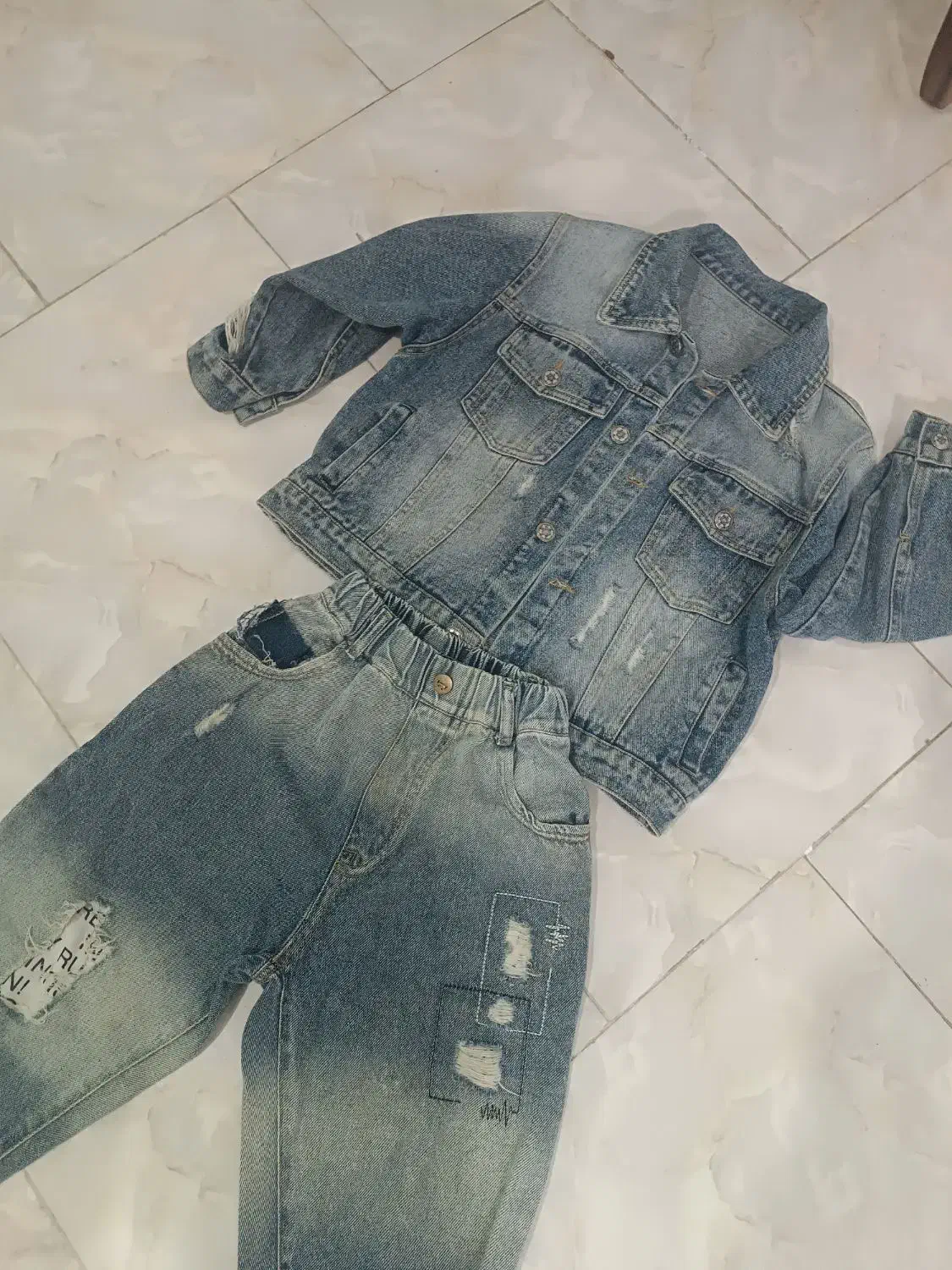 کت شلوار لی سایز از شش سال تا تقریباً هشت سال|کفش و لباس بچه|ساری, |دیوار