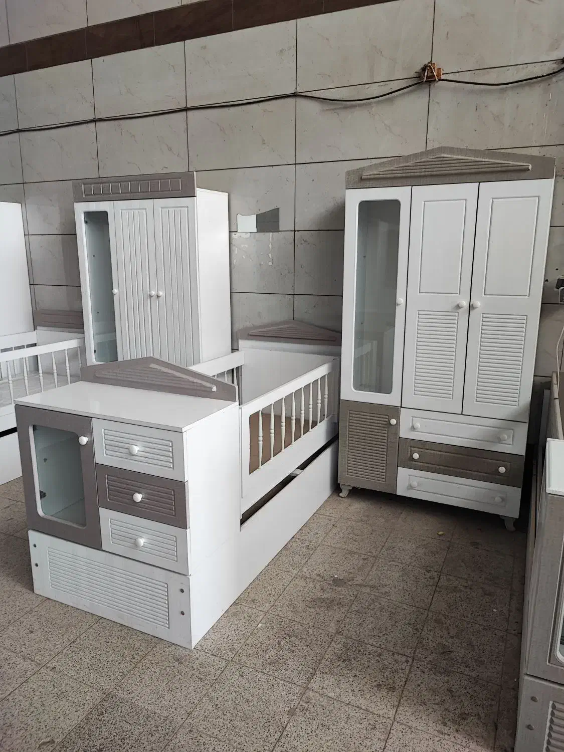 سرویس سیسمونی کمد عرض ۱۰۰ و تخت نوزاد نوجوان|تخت و صندلی بچه|مشهد, توس (بلوار توس)|دیوار