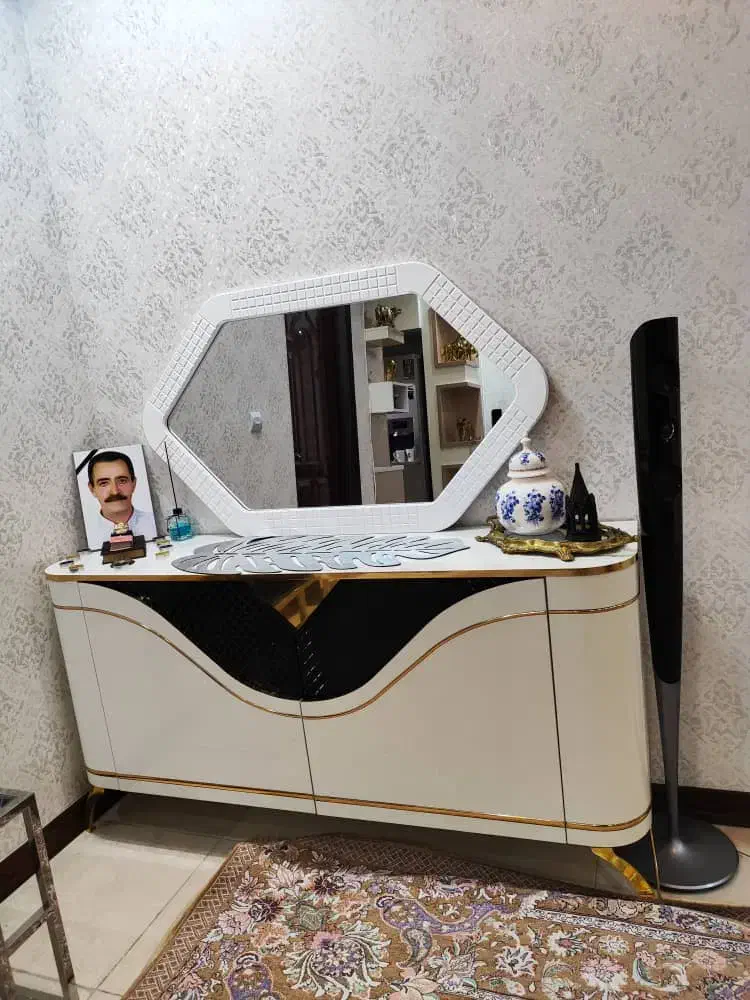کنسول چوبی سالم وتمیز|بوفه، ویترین، کنسول|بهارستان, |دیوار