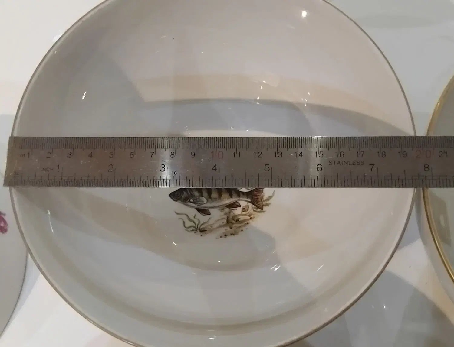 ۴ عدد کاسه پرزلان و دو عددچراغ انتیک|کلکسیون اشیاء عتیقه|رشت, انصاری|دیوار