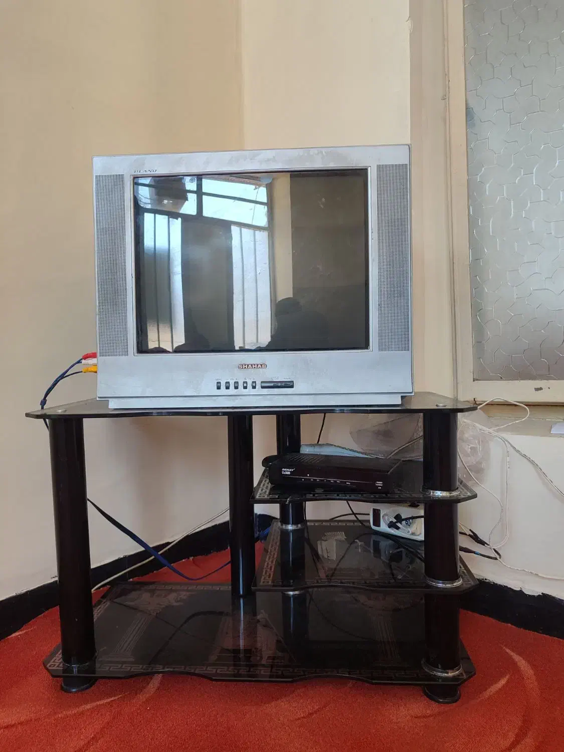 تلویزیون و زیر تلویزیون|تلویزیون و پروژکتور|آبدانان, |دیوار