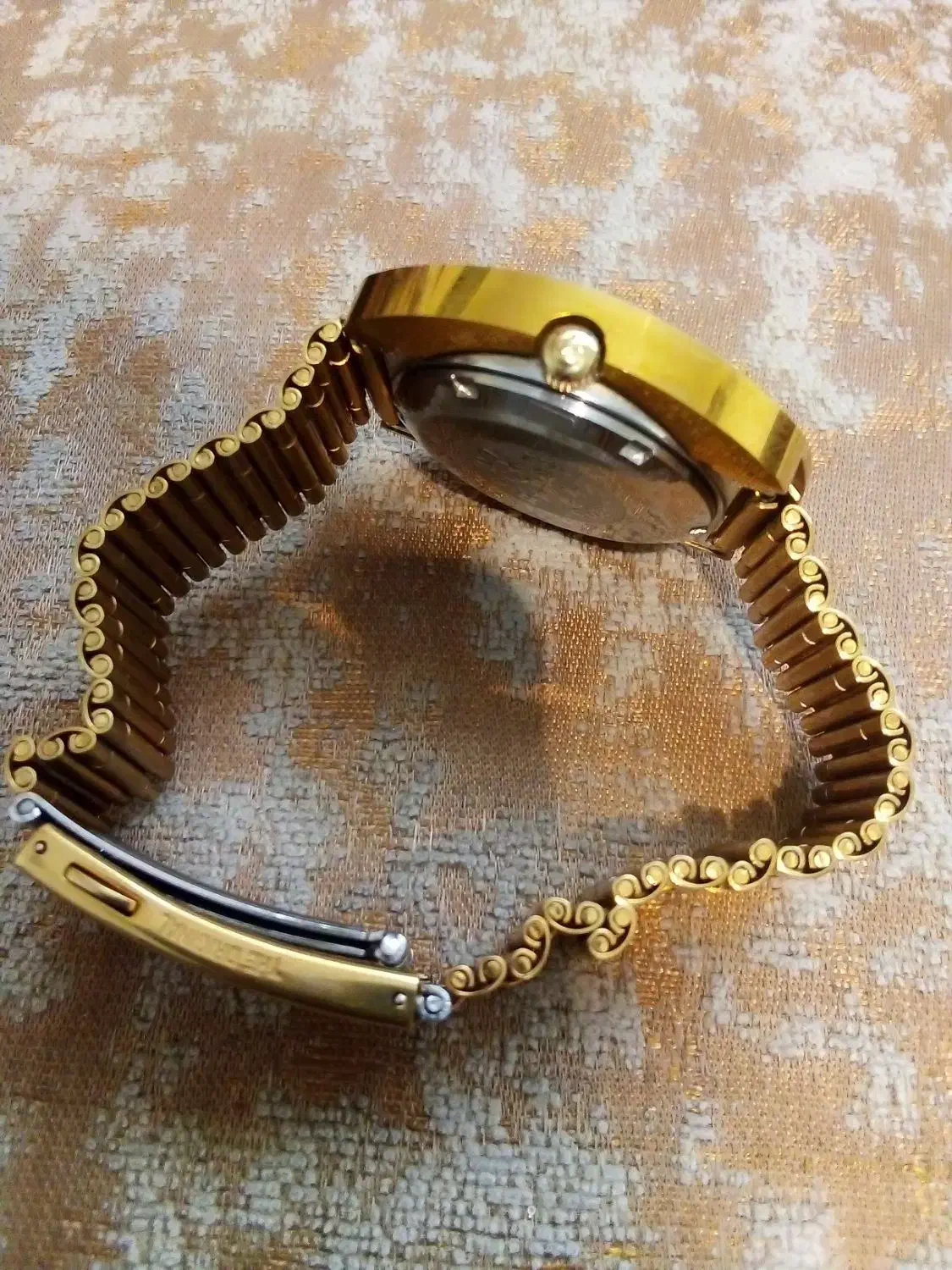 ساعت‌رادو|ساعت|شهرکرد, |دیوار