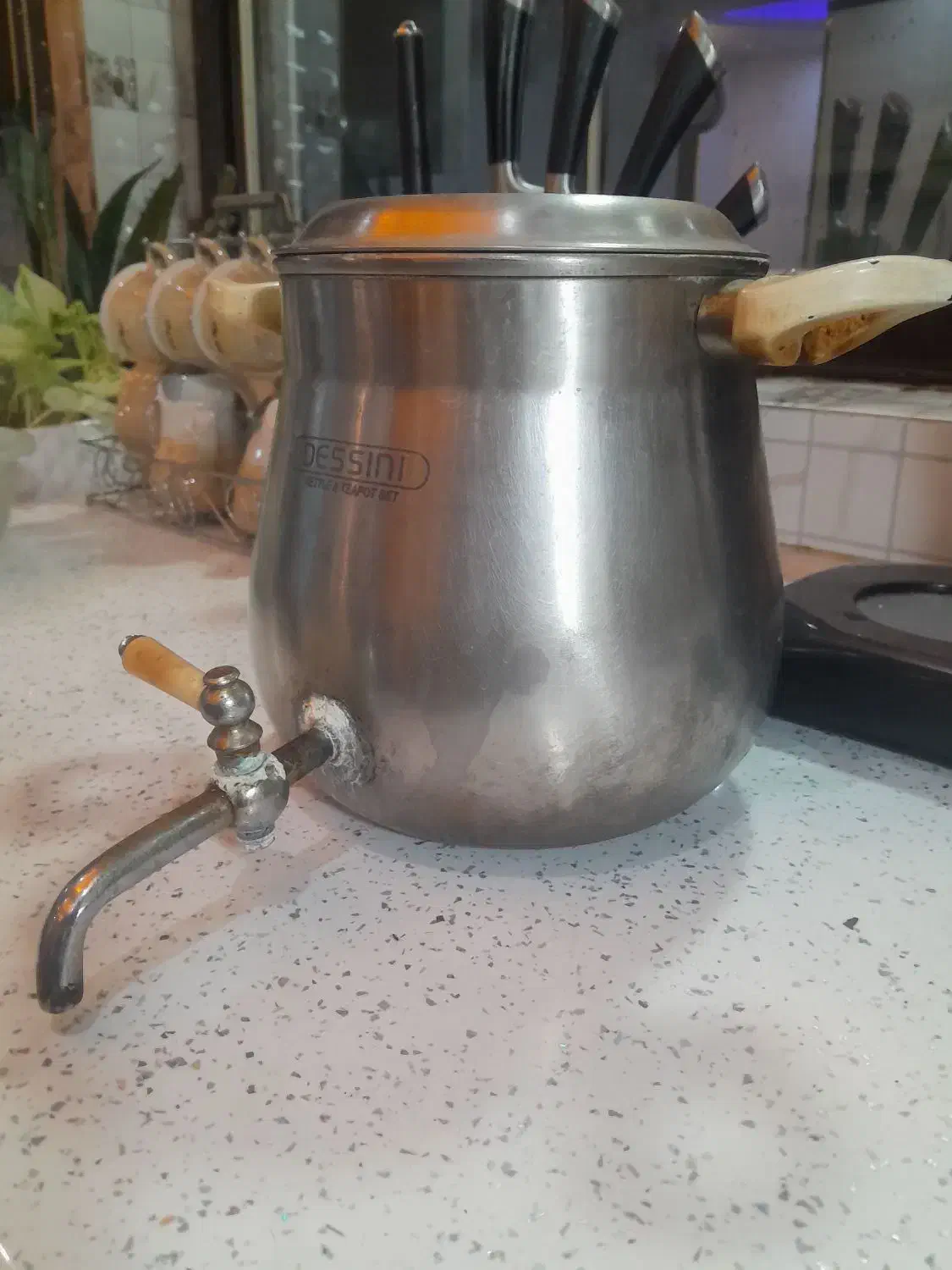 کتری|قوری، کتری، قهوه‌ساز دستی|سنگر, |دیوار