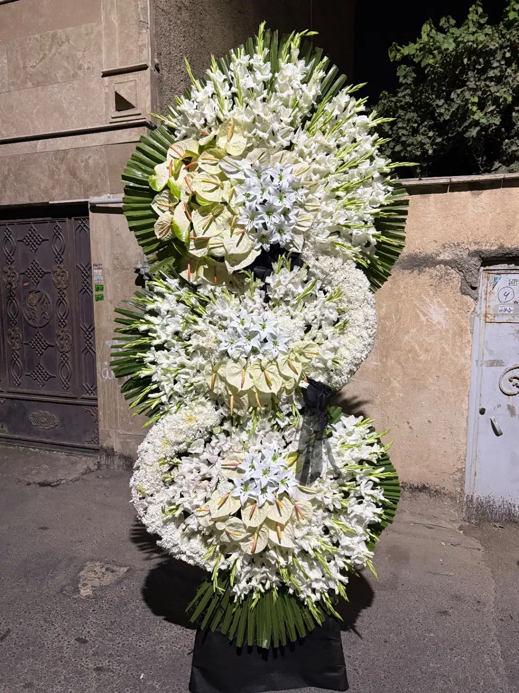 تاج گل سه تا هفت طبقه مدرن|گل و گیاه طبیعی|تهران, امانیه|دیوار