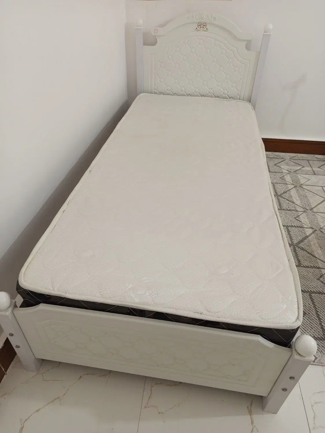 تخت یک نفره در حد نو|تخت و سرویس خواب|بندر گناوه, |دیوار