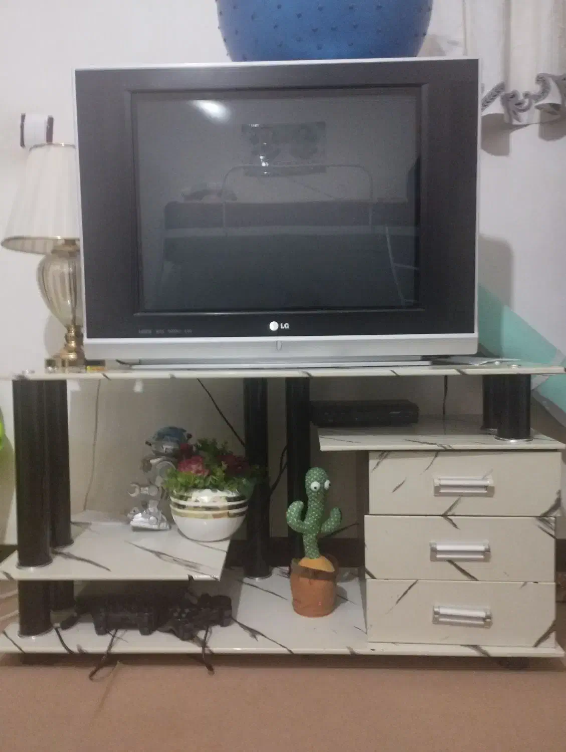 تلویزیون و میز تلویزیون فروشی|تلویزیون و پروژکتور|شیروان (خراسان), |دیوار