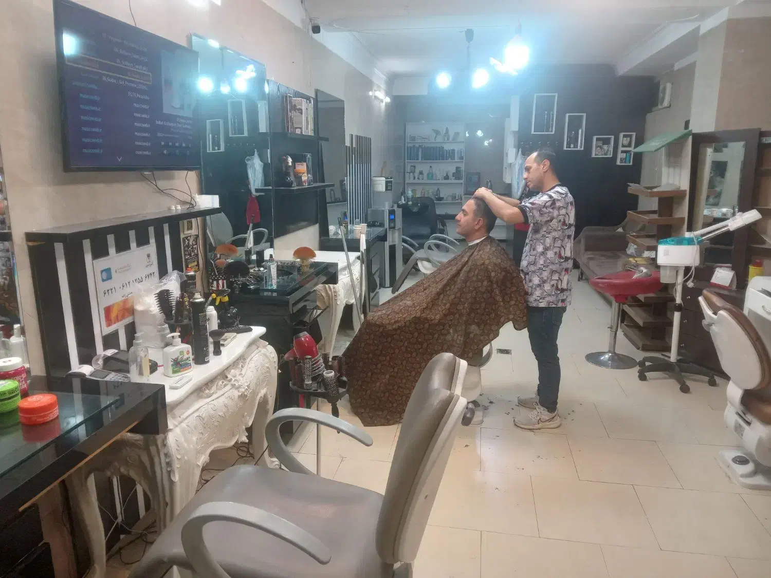 استخدام آرایشگر حرفه ای|استخدام درمانی، زیبایی، بهداشتی|مشکین‌دشت, |دیوار