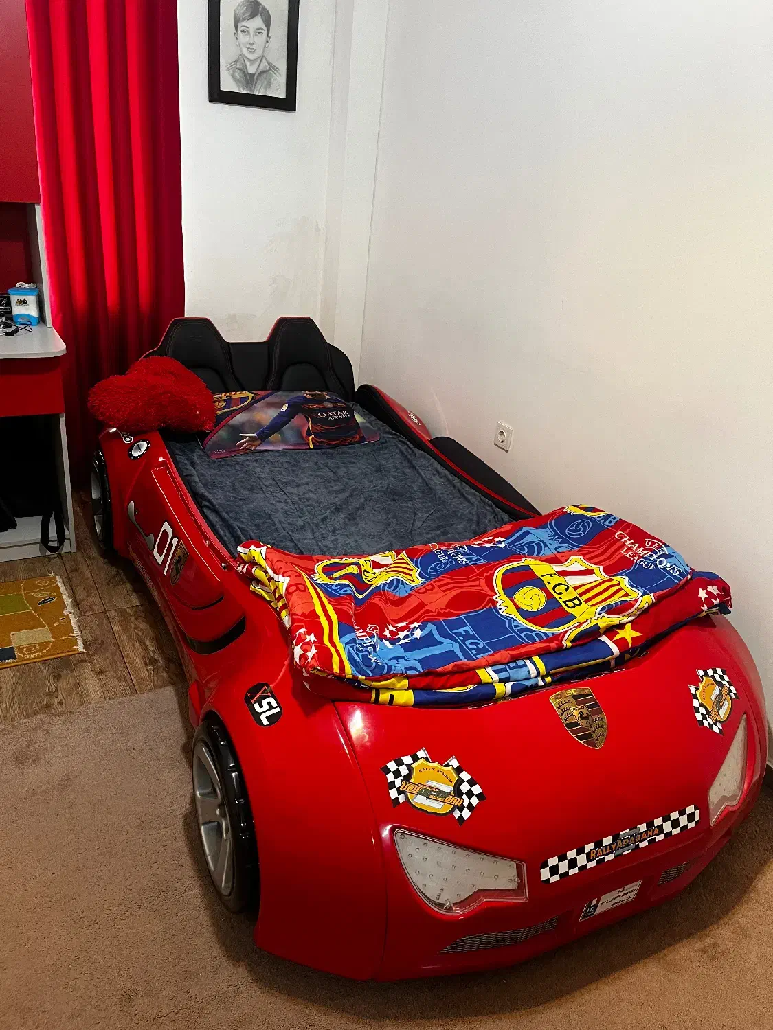 تخت و میز تحریر|تخت و سرویس خواب|بندر انزلی, آخرخط|دیوار