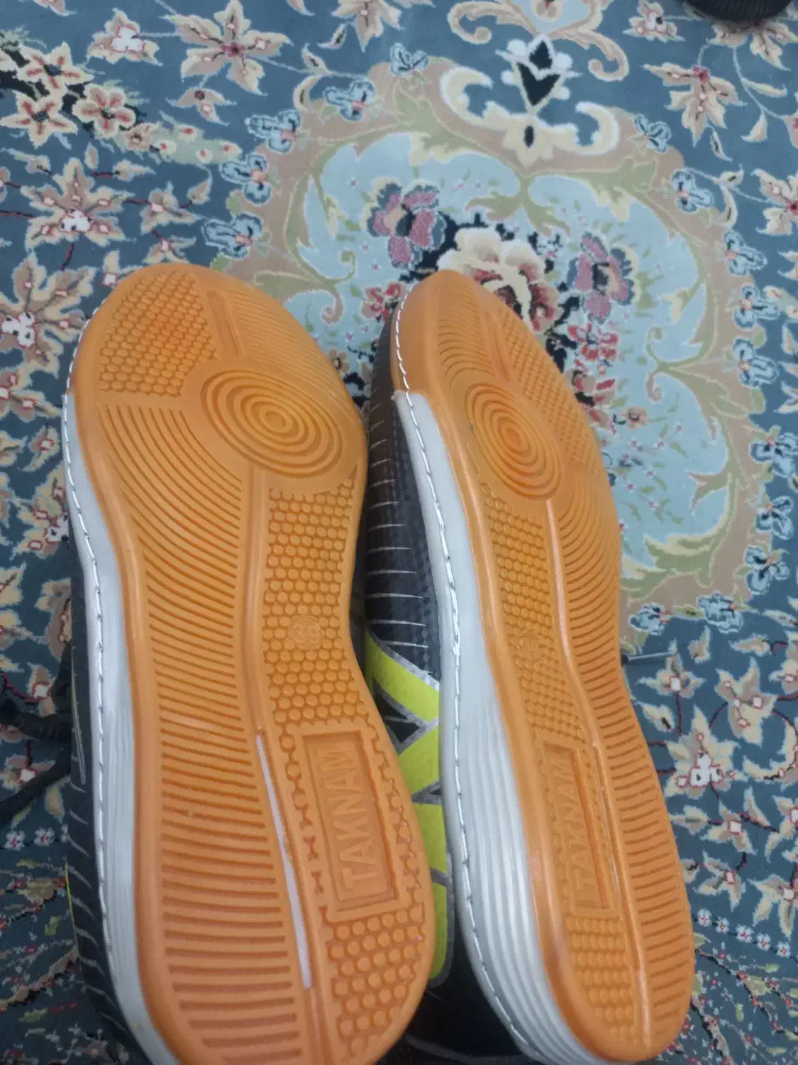 کفش ورزشی سالنی و چمنی|کیف، کفش، کمربند|سمنان, |دیوار