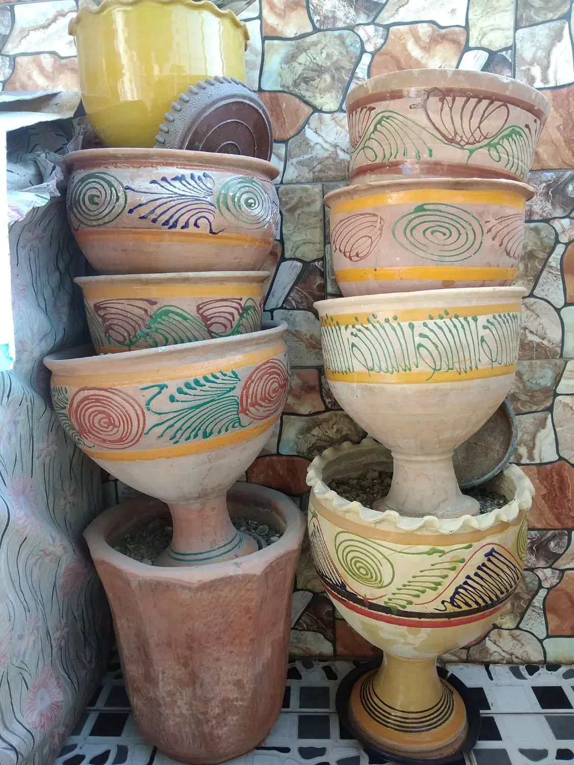 گلدان سفالی|گل و گیاه طبیعی|مرودشت, استادیوم‎|دیوار