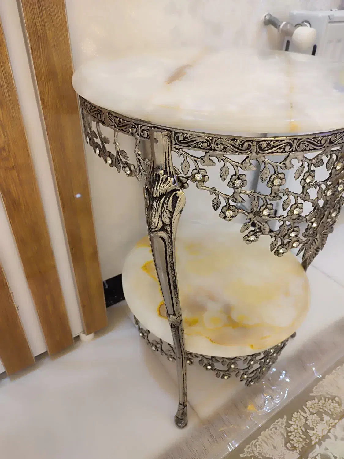 میز برنجی ابکاری نقره ای|مبلمان خانگی و میز عسلی|بروجرد, |دیوار