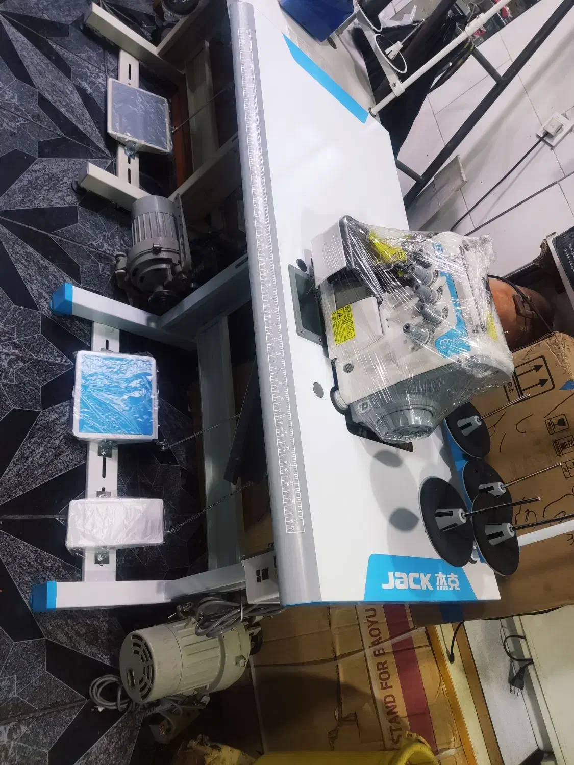 سردوز جک.وجمسی|چرخ خیاطی و ریسندگی|جوانرود, |دیوار