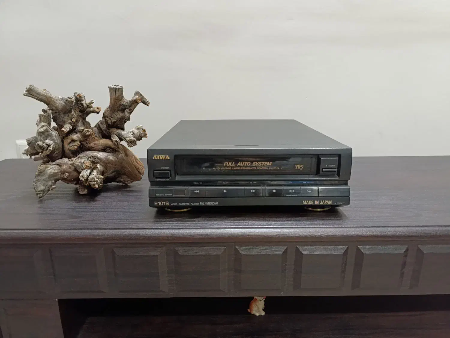 یک دستگاه ویدیو آیوا|پخش‌کننده DVD و ویدیو|مشهد, شهرک امام هادی (شهرک غرب)|دیوار