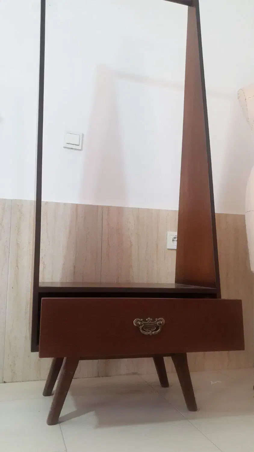 رگال لباس چوبی|بندرخت و رخت‌آویز|پاکدشت, پاکدشت (مامازند)|دیوار