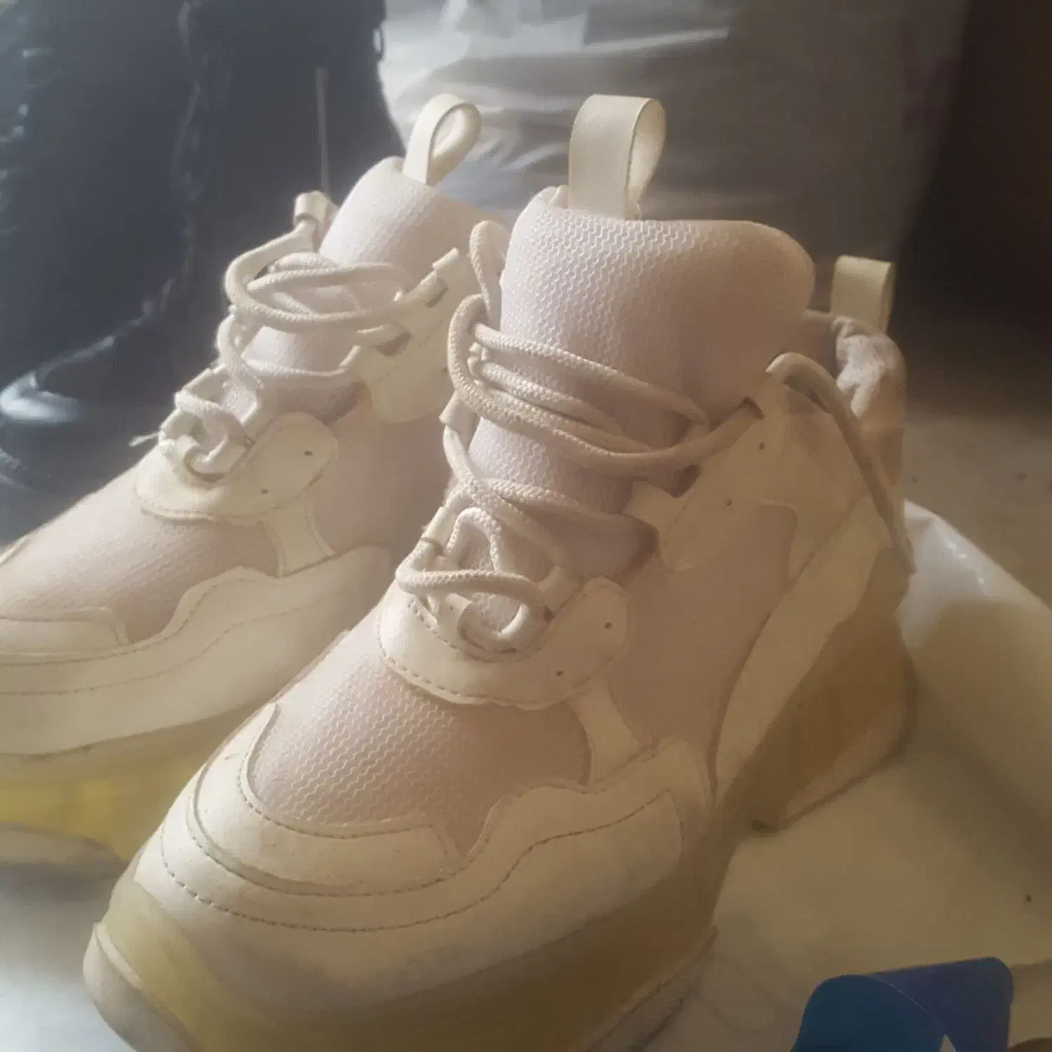 نیم بوت و کتانی|کیف، کفش، کمربند|فشم, |دیوار