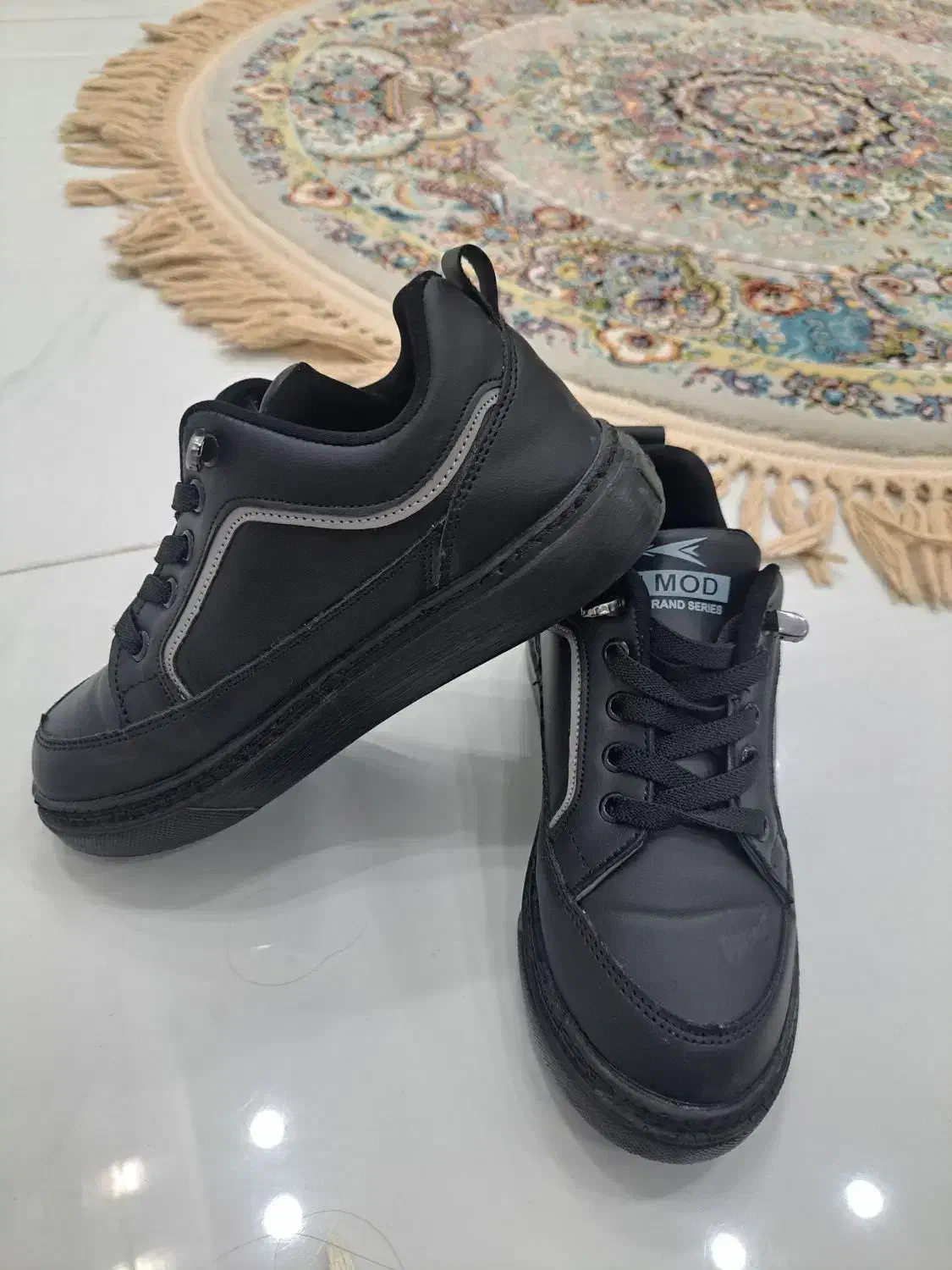 کتونی|کیف، کفش، کمربند|چهارباغ, |دیوار