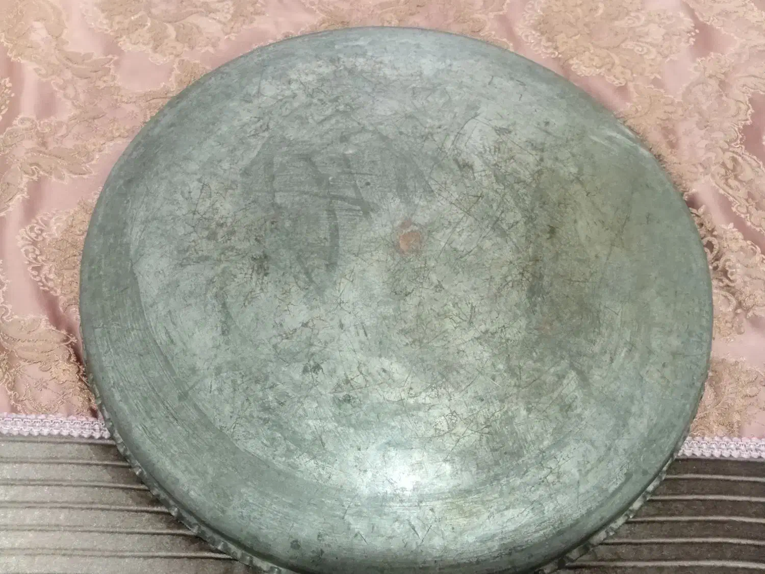 مجمعه مسی|کلکسیون اشیاء عتیقه|تهران, فلسطین (میدان انقلاب)|دیوار