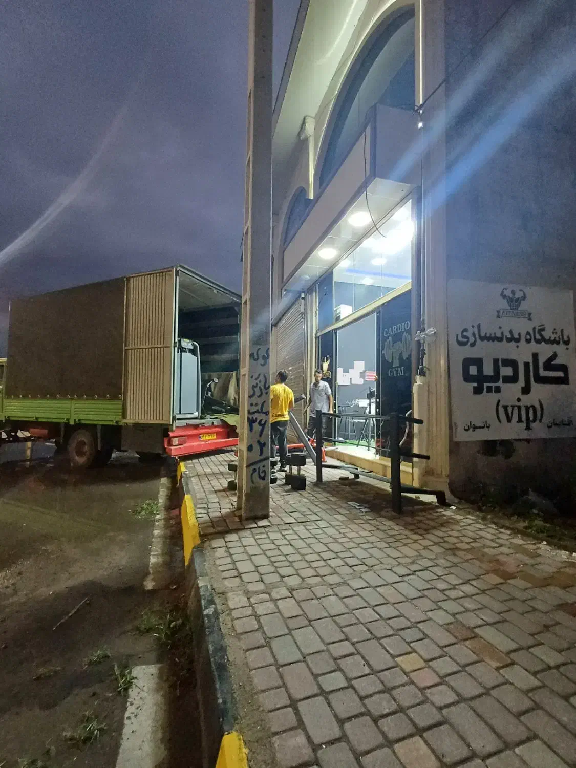 حمل بار و اساسیه منزل با کادری کاملا حرفه ای|خدمات حمل و نقل|رشت, شهرک آیت الله منتظری|دیوار