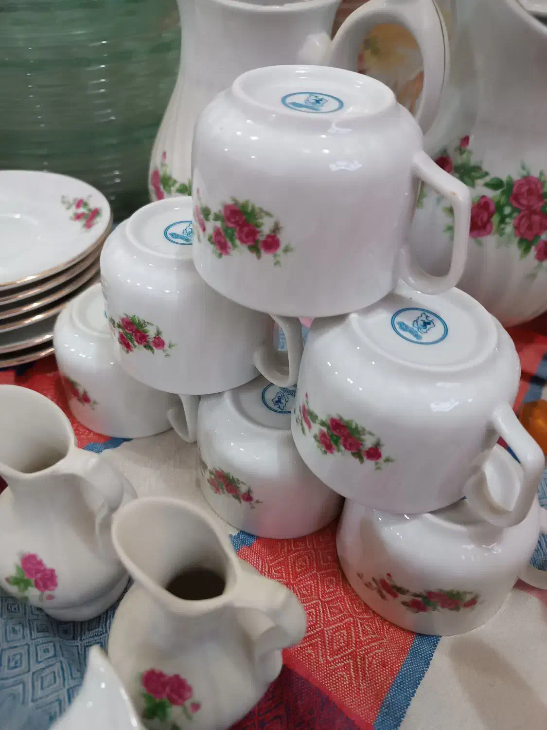 ظروف آشپزخانه در حد نو|ظروف سرو و پذیرایی|شهرکرد, |دیوار