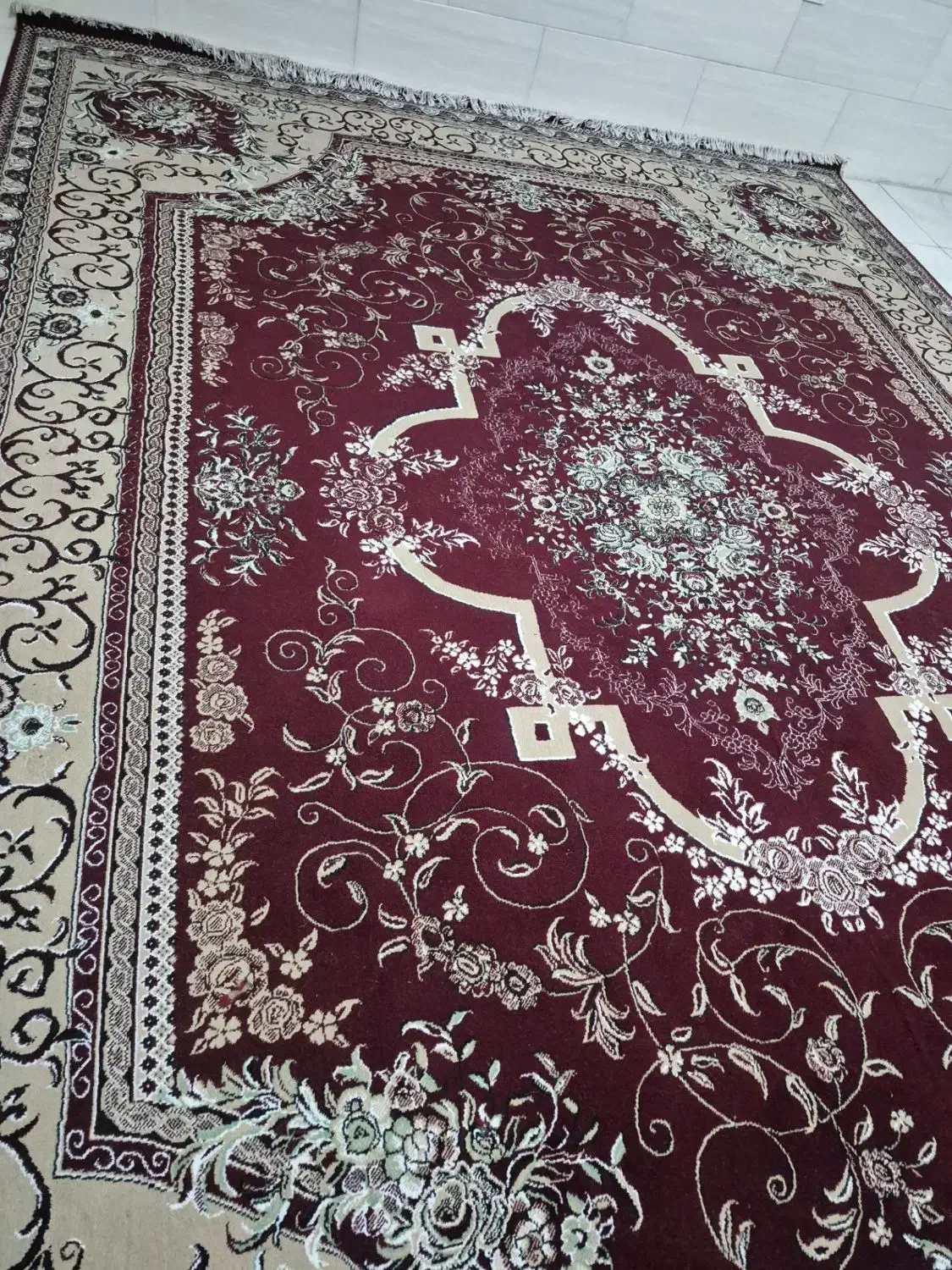 قالی ۱۲ متری در حد نو تمیز وسالم|فرش|شیراز, کوشک میدان|دیوار