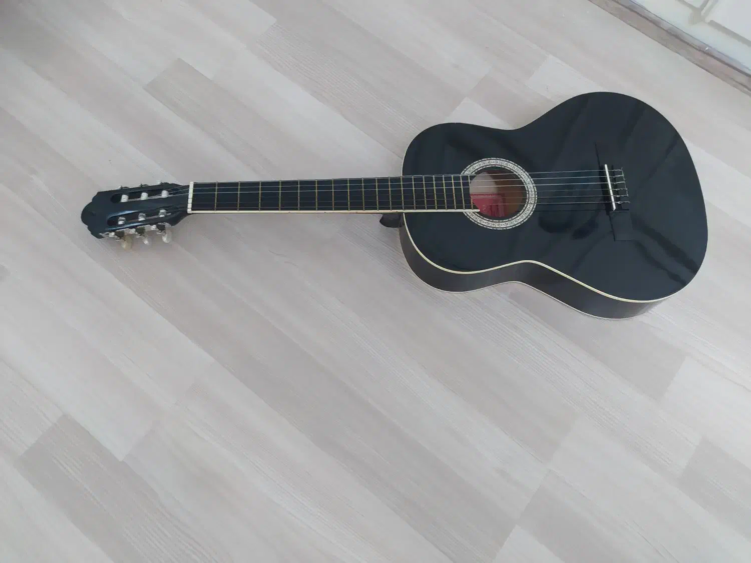 گیتار در حد نو|گیتار، بیس، امپلیفایر|تبریز, |دیوار