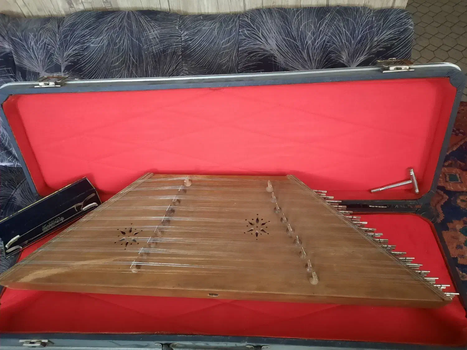 سنتور|سازهای سنتی|ملایر, |دیوار