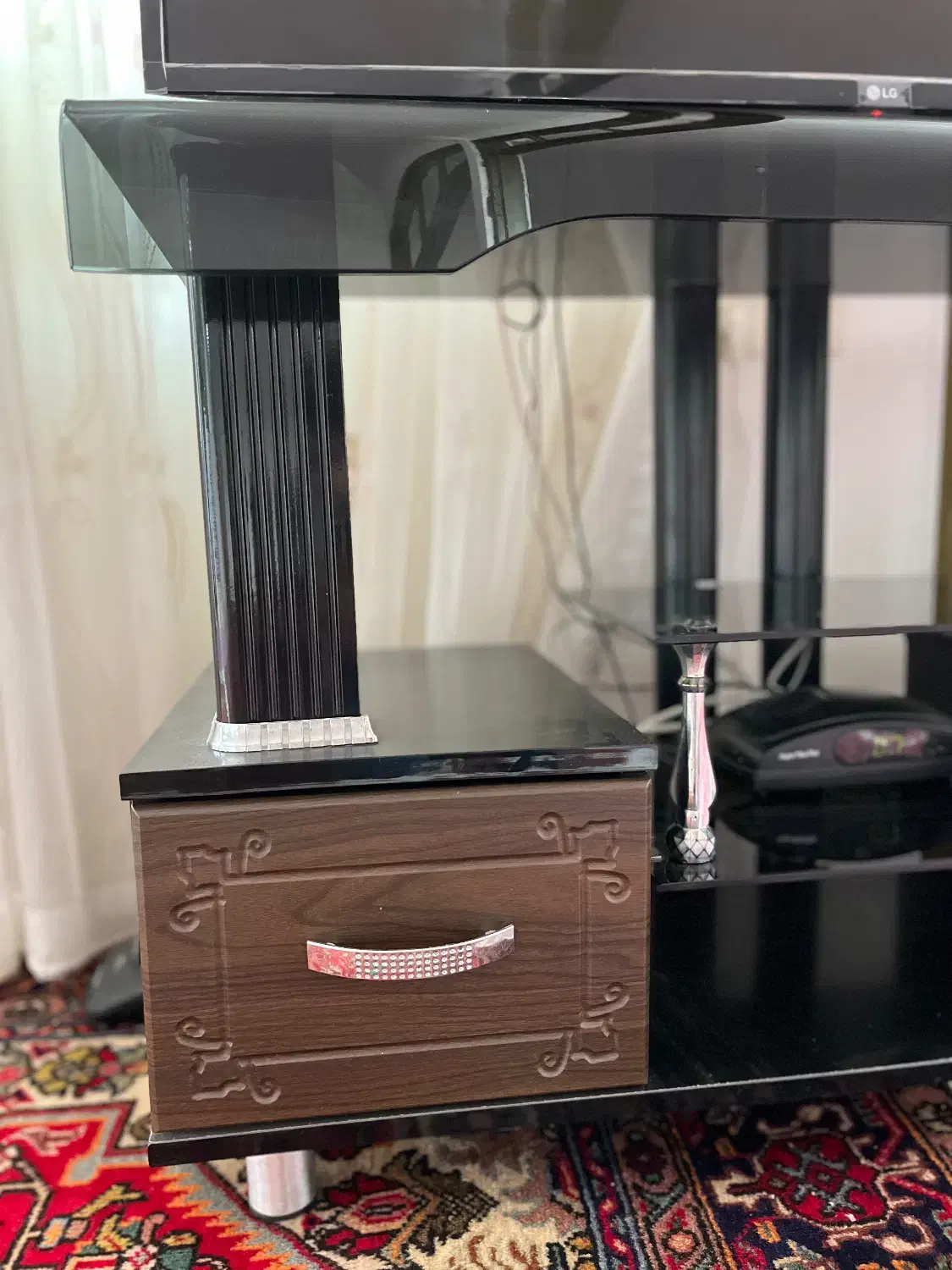 میز تلویزیون در حد نو|میز تلویزیون|مرند, |دیوار