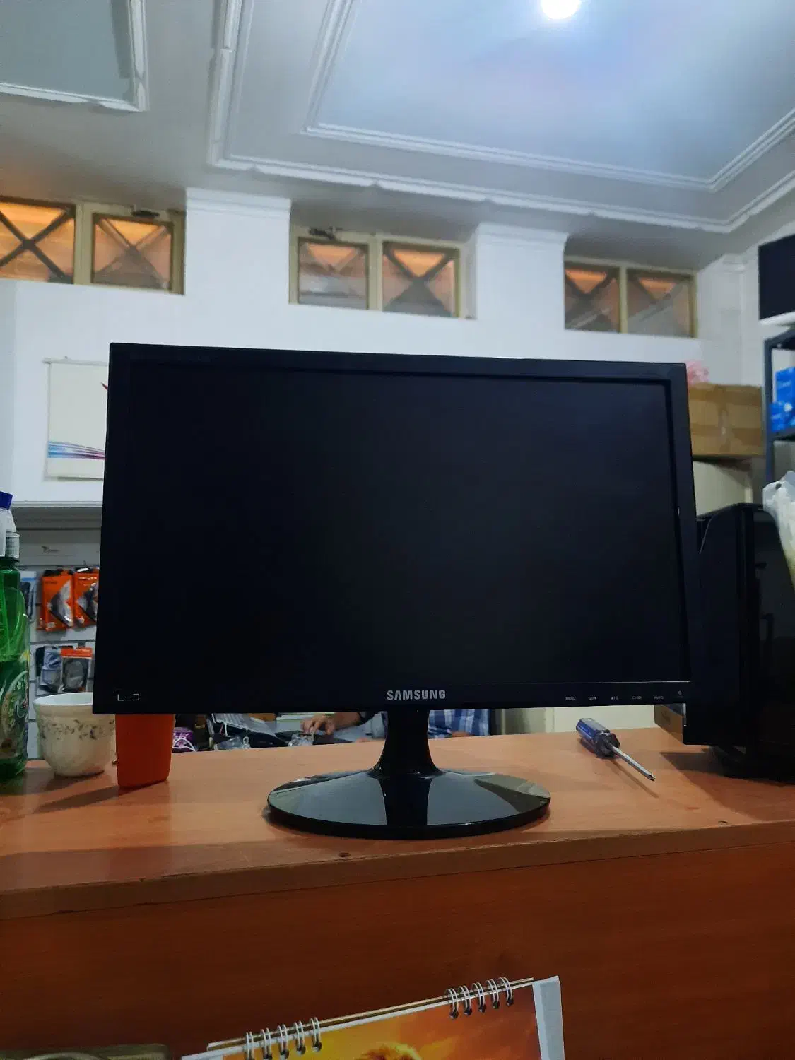 مانیتور ۲۰ اینچ سامسونگ سالم و کامل|قطعات و لوازم جانبی رایانه|یزد, |دیوار