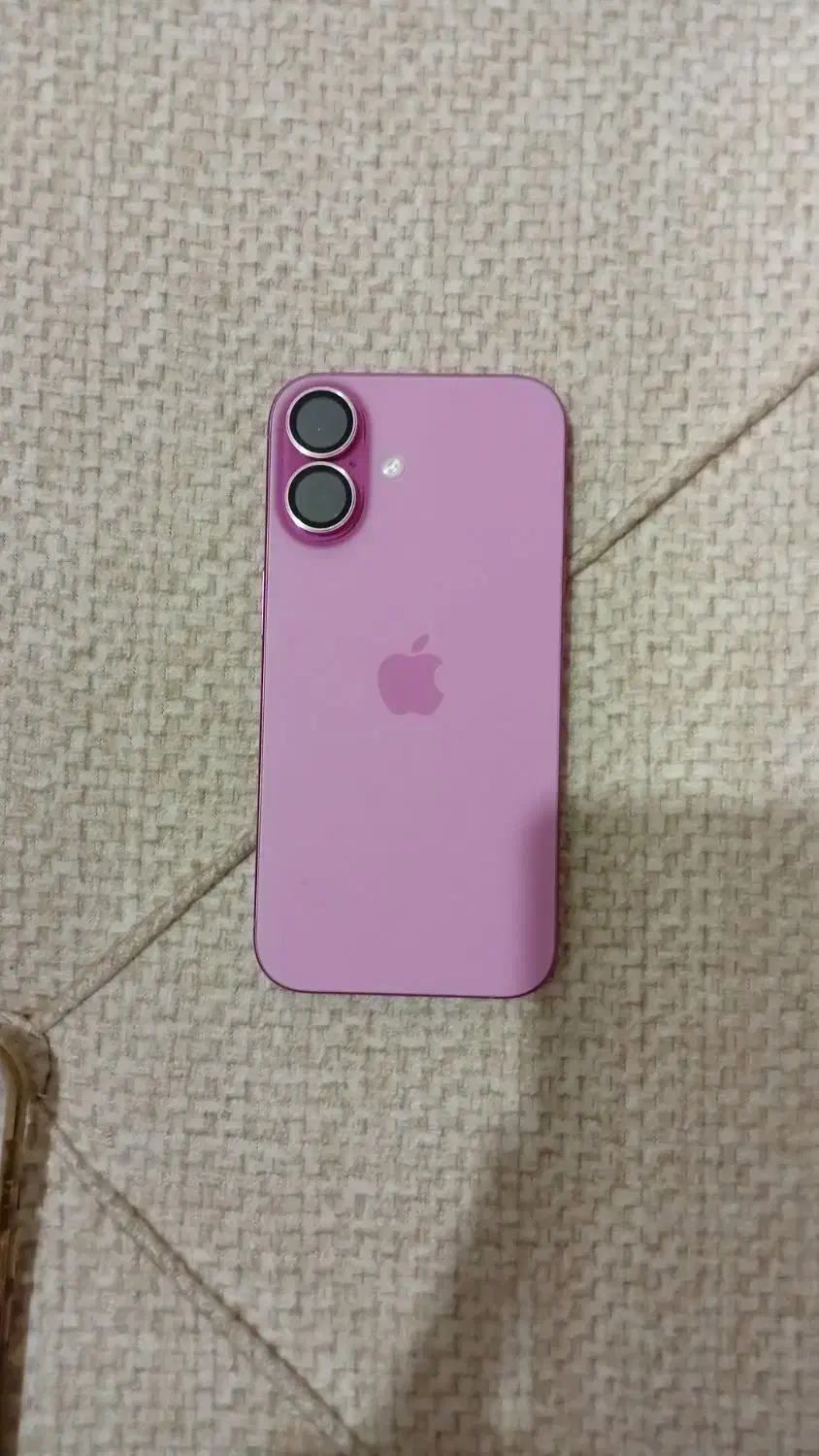 ایفون ۱۶ معمولی|موبایل|رباط‌کریم, رباط‌کریم|دیوار