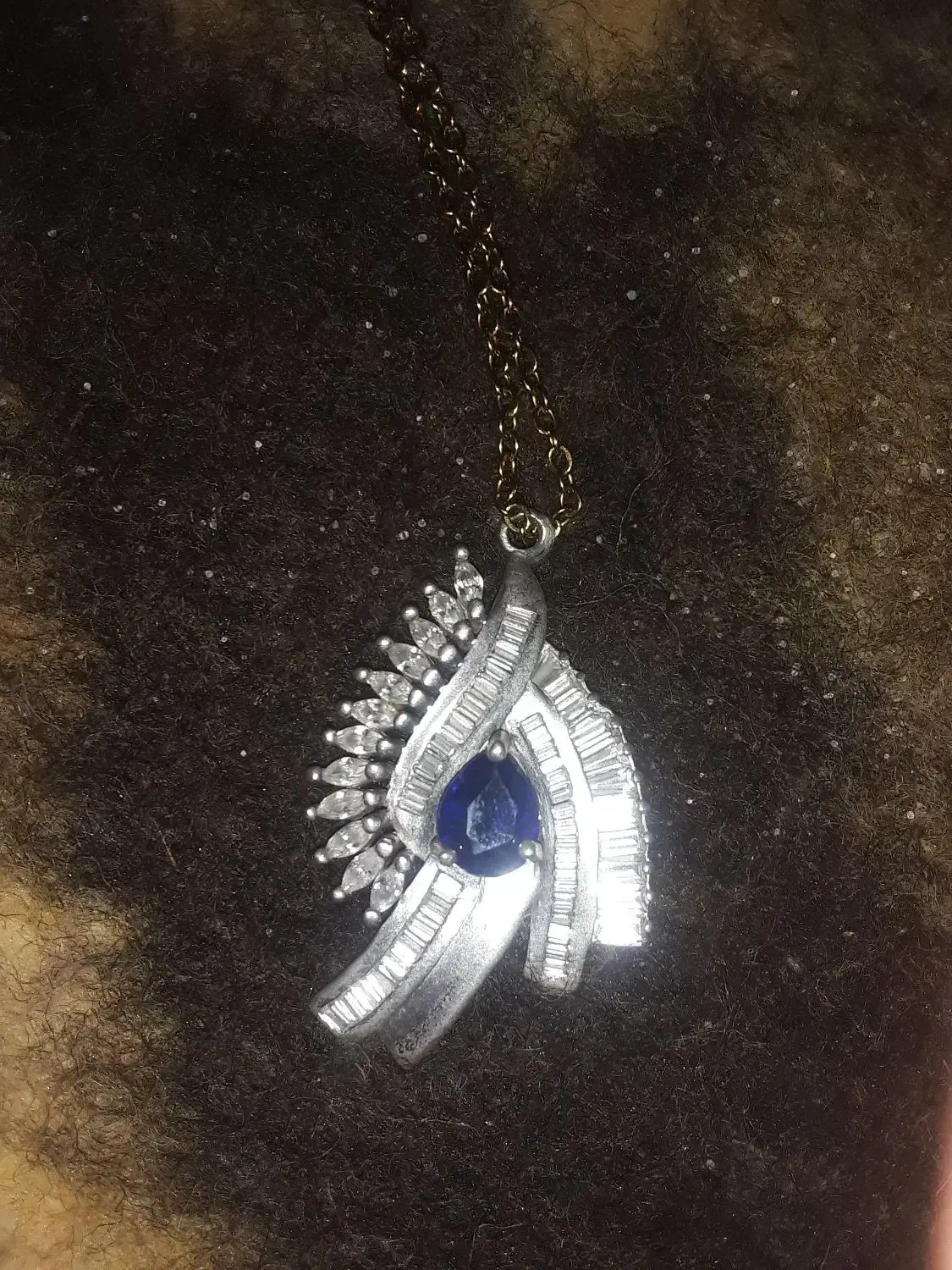 گردن آویز نقره|کلکسیون اشیاء عتیقه|زنجان, |دیوار