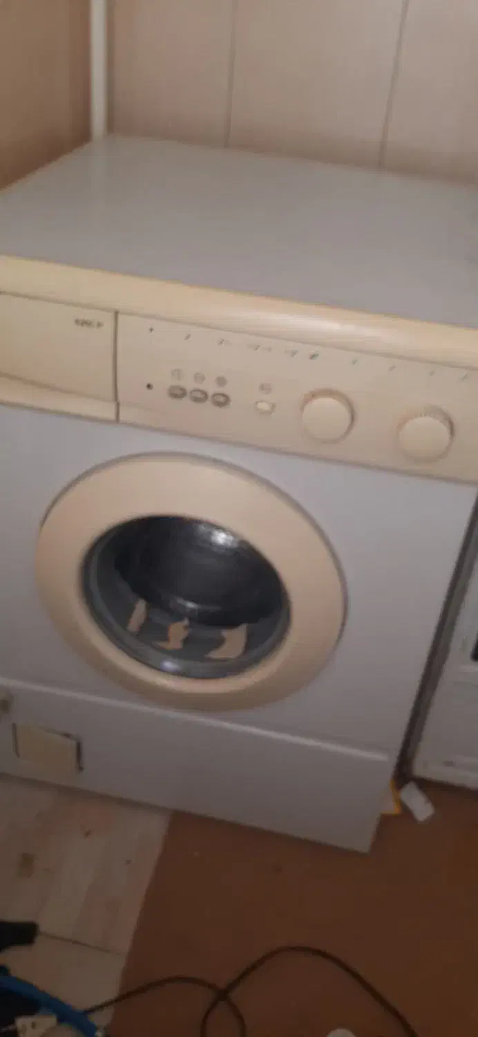 ماشین لباس شویی پارس و یک تلویزیون ۳۲اینج سامسونگ|ماشین لباسشویی و خشک‌کن لباس|کاشان, سیفی آباد|دیوار