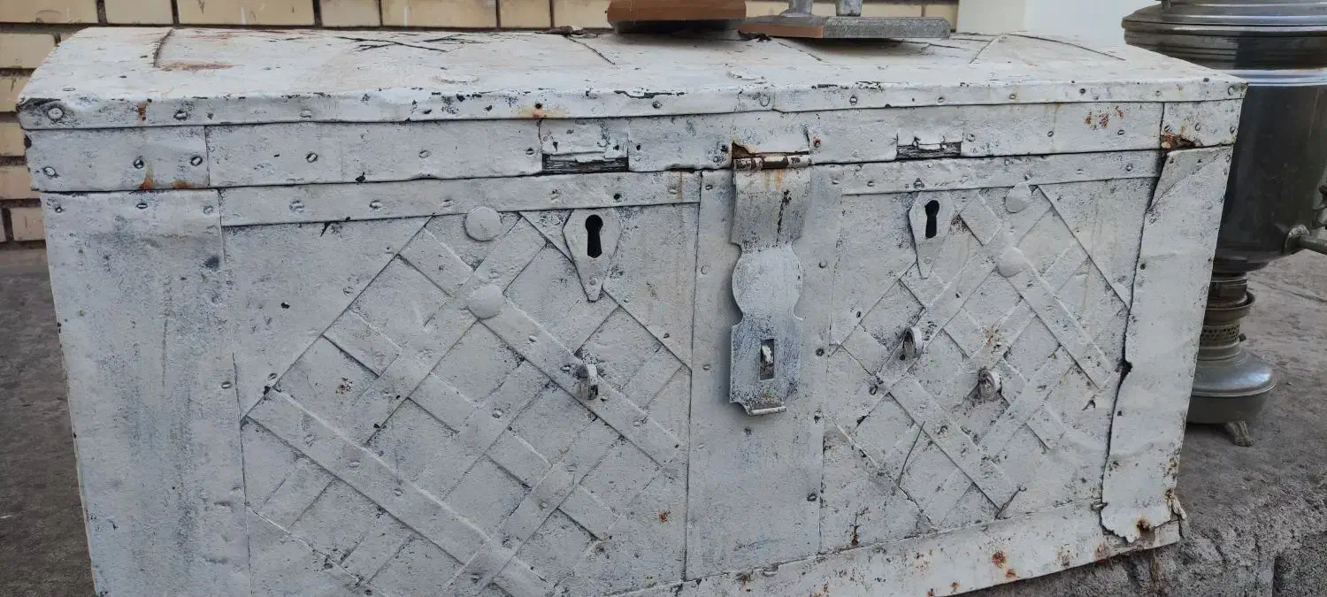 سماور و‌صندوق قدیمی|سماور، چای‌ساز، قهوه‌ساز|ویلکیج, |دیوار