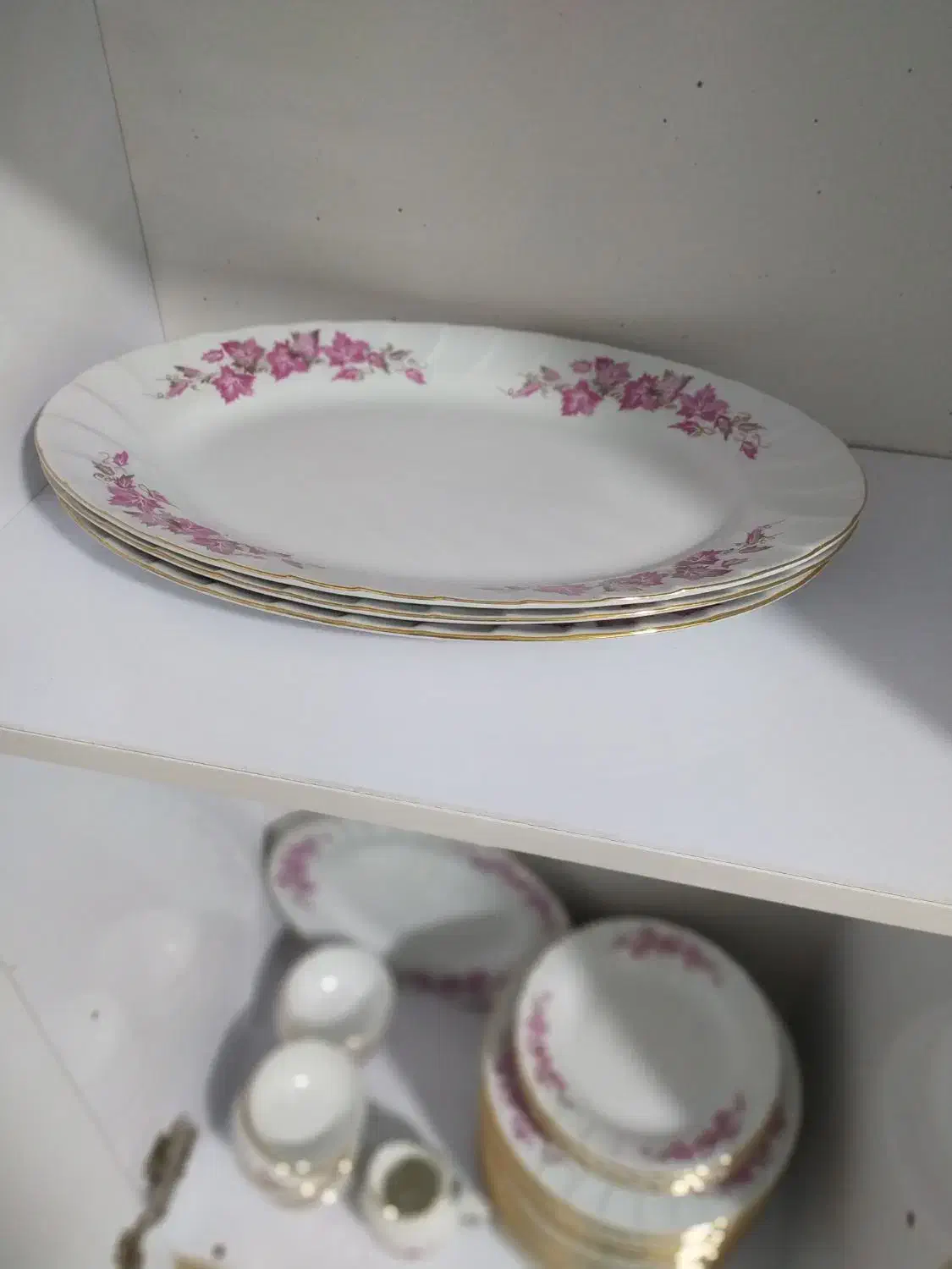 چینی زرین مدل صدفی تاک ارغوانی|ظروف سرو و پذیرایی|شاهین‌شهر, فردوسی|دیوار