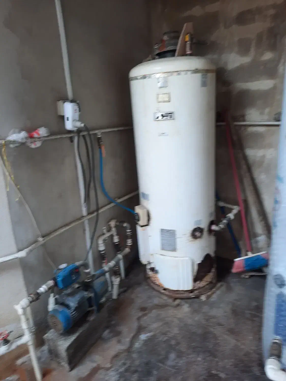 ابگرمکن ایستاده اتور درحال کار|آبگرمکن، پکیج، شوفاژ|ایزدشهر, |دیوار